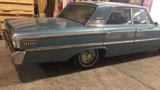 Ford Galaxie 500 XL 1963 image number 2