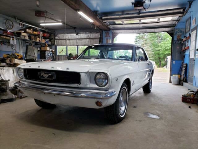 Ford Mustang 1966 image number 28