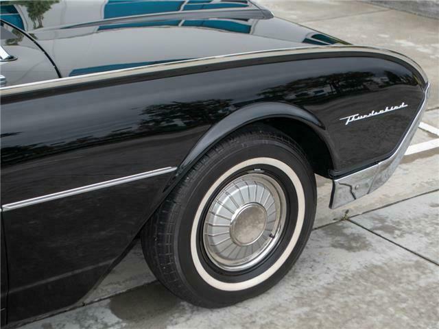 Ford Thunderbird 1962 image number 13