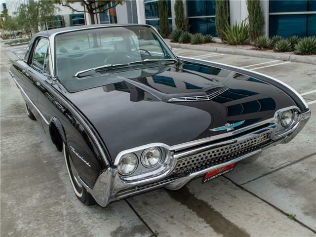 Ford Thunderbird 1962 image number 27