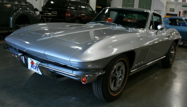 Chevrolet Corvette 1965 image number 0