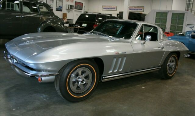 Chevrolet Corvette 1965 image number 1