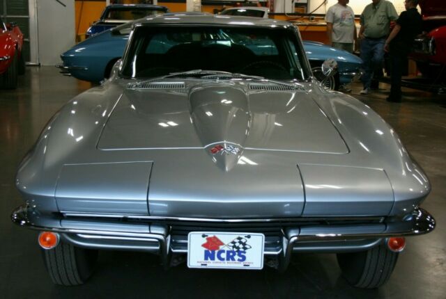 Chevrolet Corvette 1965 image number 22