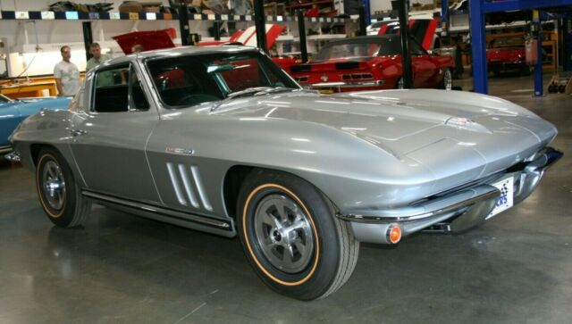 Chevrolet Corvette 1965 image number 24