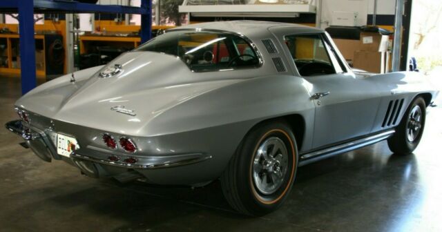 Chevrolet Corvette 1965 image number 25