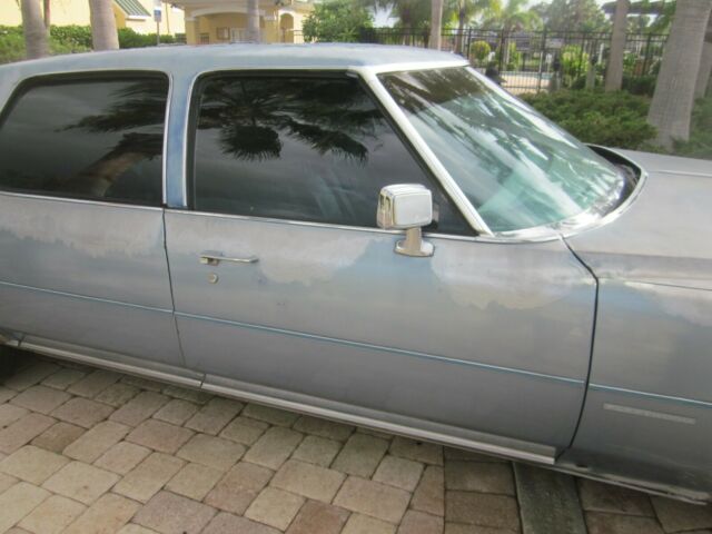 Cadillac Fleetwood 1976 image number 11