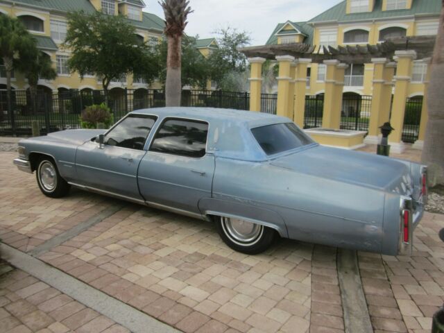 Cadillac Fleetwood 1976 image number 30