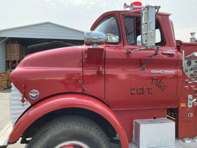 GMC B7000 1963 image number 14