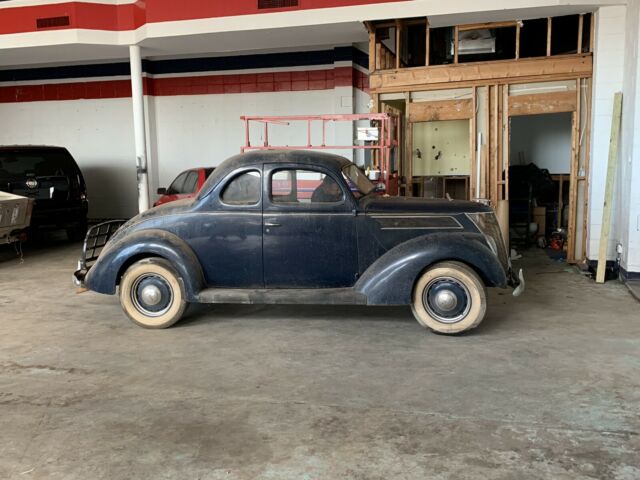 Ford Coupe 1937 image number 0