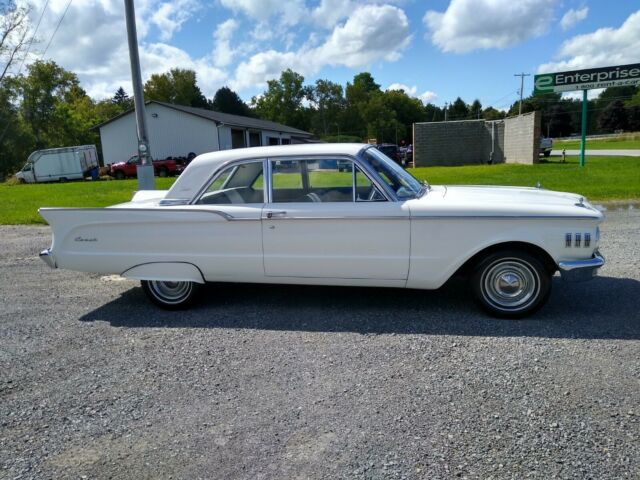 Mercury Comet 1961 image number 1