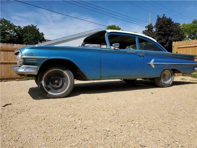 Chevrolet 2 Door Post Sedan 1960 image number 18