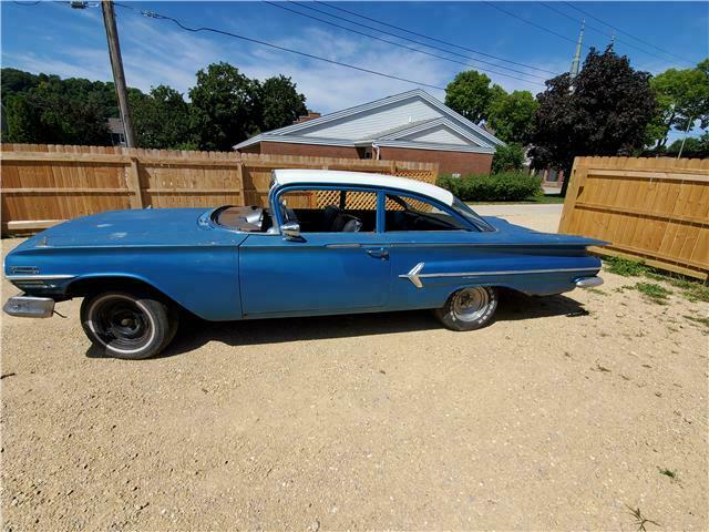 Chevrolet 2 Door Post Sedan 1960 image number 21