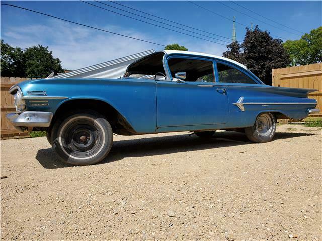 Chevrolet 2 Door Post Sedan 1960 image number 43