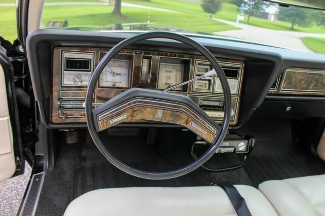 Lincoln Continental 1977 image number 19