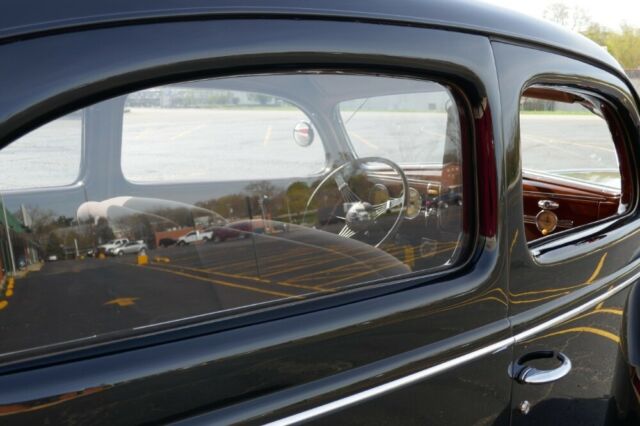 Ford Tudor Sedan 1939 image number 46