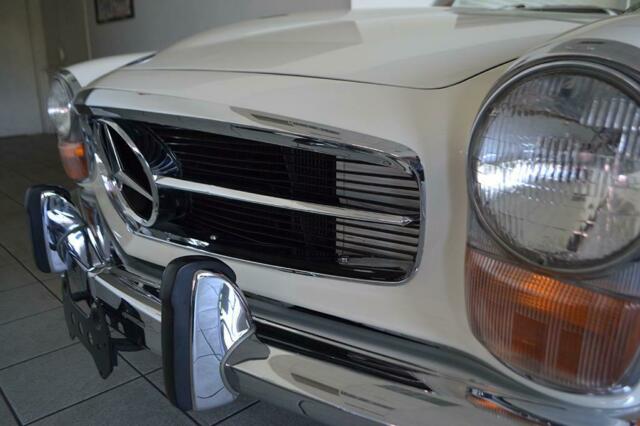 Mercedes-Benz SL-Class 1971 image number 12