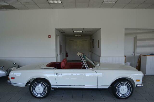 Mercedes-Benz SL-Class 1971 image number 25