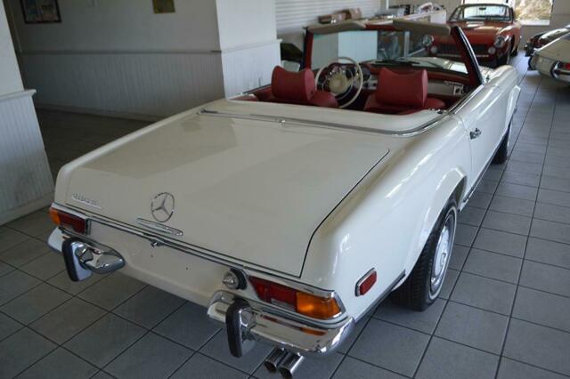 Mercedes-Benz SL-Class 1971 image number 27