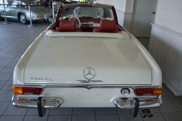 Mercedes-Benz SL-Class 1971 image number 28