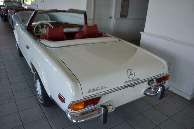 Mercedes-Benz SL-Class 1971 image number 29