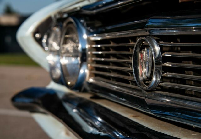 Buick Skylark 1962 image number 2