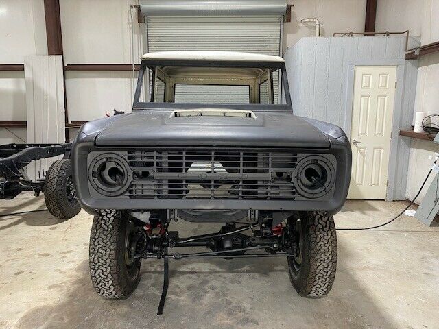 Ford Bronco 1975 image number 1