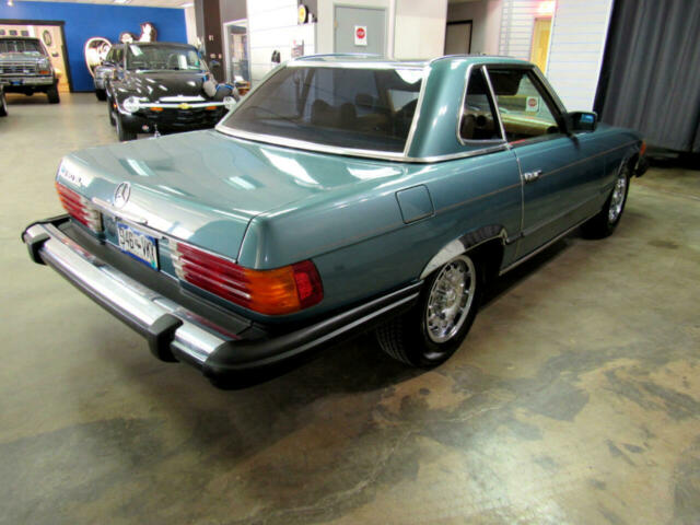 Mercedes-Benz SL-Class 1979 image number 20