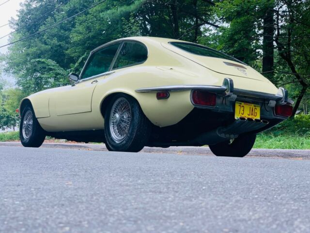 Jaguar E-Type 1973 image number 29