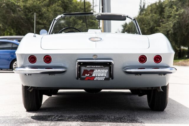 Chevrolet Corvette 1961 image number 17