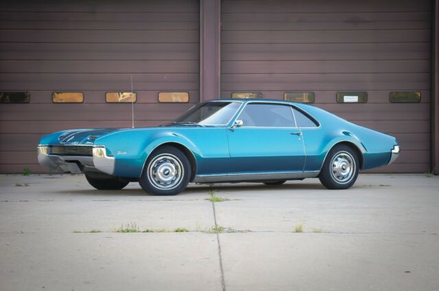 Oldsmobile Toronado 1966 image number 0