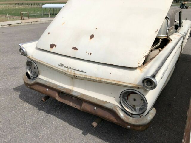 Ford Galaxie 1959 image number 6