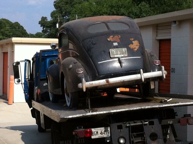 Ford Deluxe 1940 image number 1