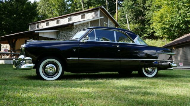 Ford Crown Victoria 1951 image number 20