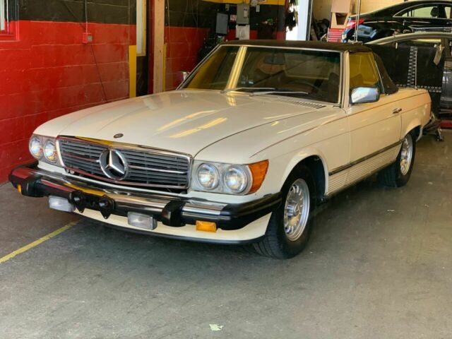 Mercedes-Benz SL-Class 1979 image number 0