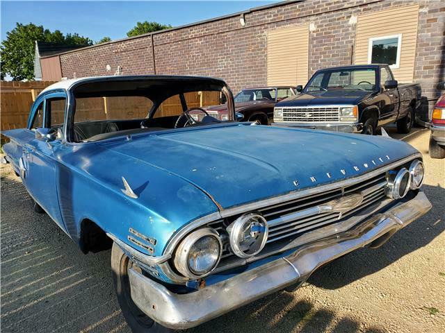 Chevrolet 2 Door Post Sedan 1960 image number 25