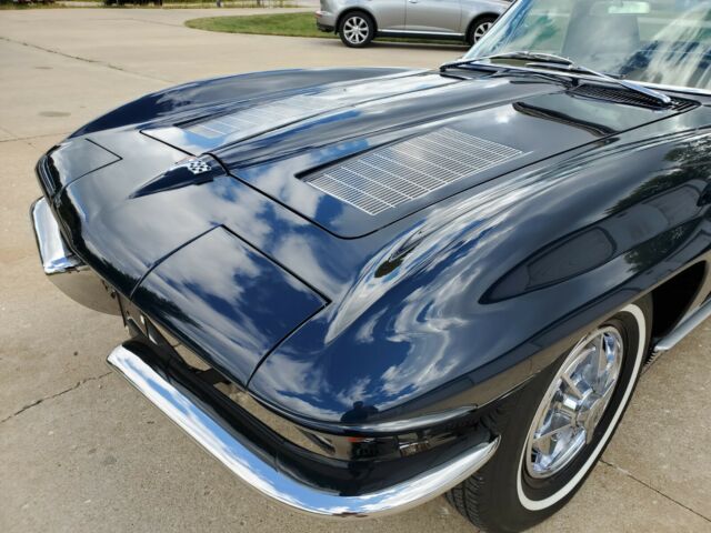 Chevrolet Corvette 1963 image number 28