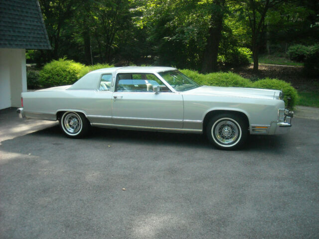 Lincoln Continental 1977 image number 2