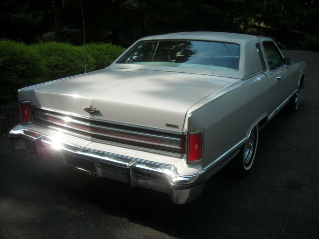 Lincoln Continental 1977 image number 22