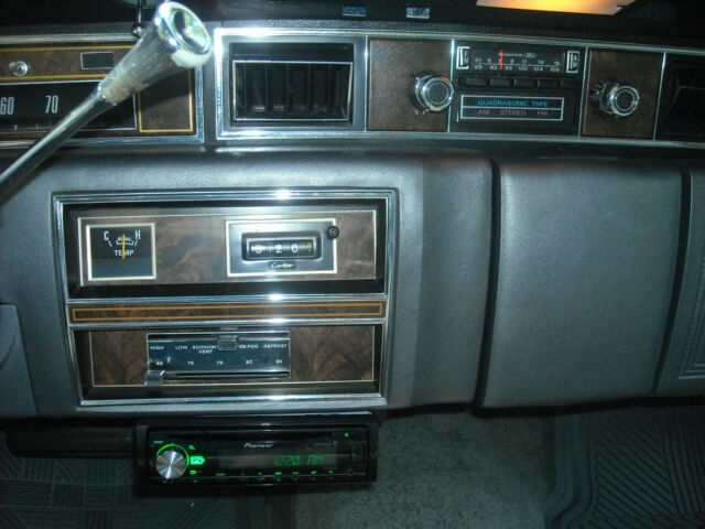 Lincoln Continental 1977 image number 24