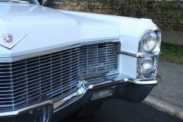 Cadillac Calais Sedan 1965 image number 13