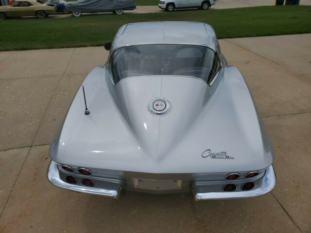 Chevrolet Corvette 1965 image number 31