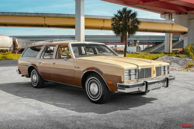 Oldsmobile Custom Cruiser 1977 image number 17