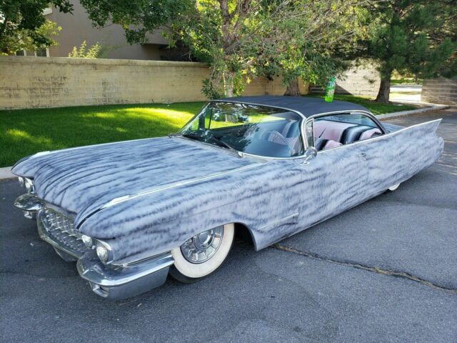 Cadillac DeVille Coupe 1960 image number 2