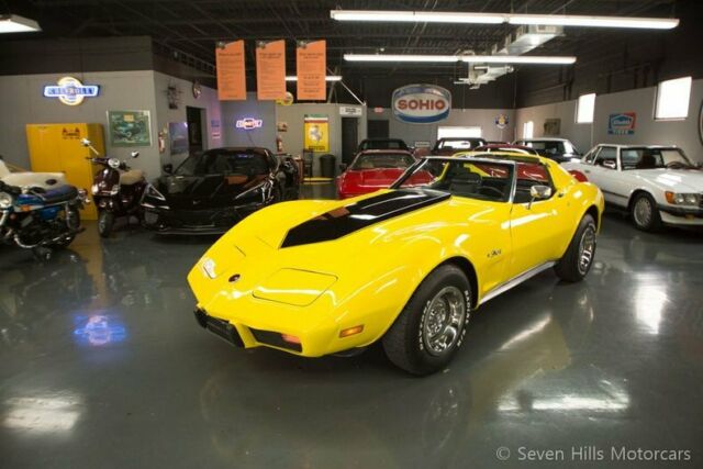 Chevrolet Corvette 1975 image number 1