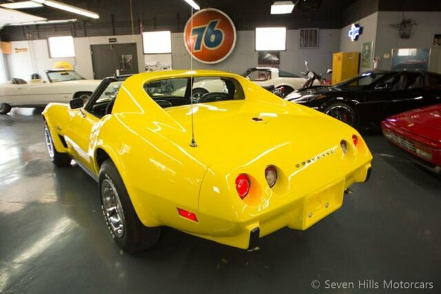 Chevrolet Corvette 1975 image number 9