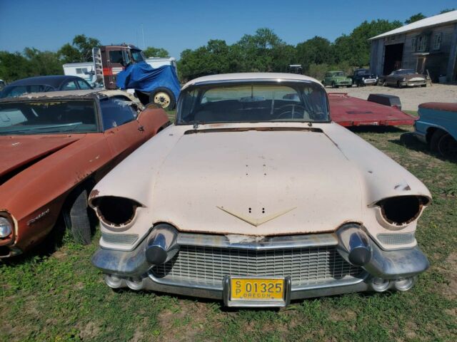 Cadillac DeVille 1957 image number 15