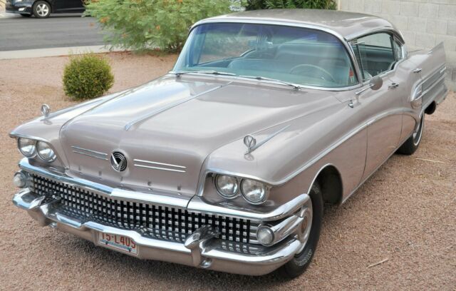 Buick Roadmaster 1958 image number 2