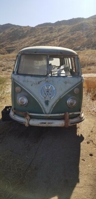 Volkswagen 21 Window Microbus Deluxe 1965 image number 14