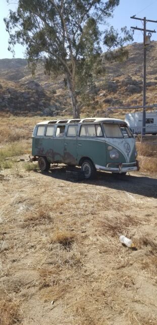 Volkswagen 21 Window Microbus Deluxe 1965 image number 15