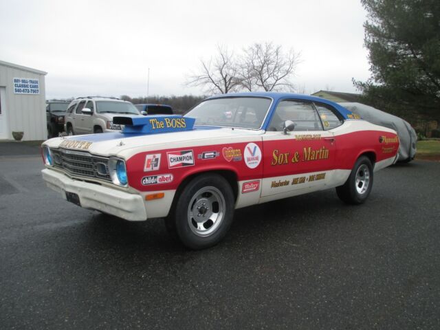 Plymouth Duster 1975 image number 0